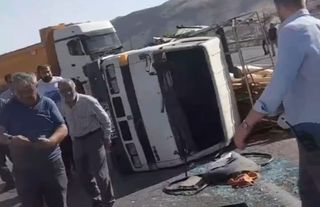 Van'da kamyon ile kamyonet çarpıştı