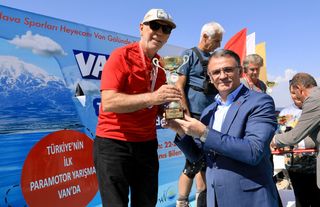 Van'da Yamaç Paraşütü Yarışması'nda Ödül Töreni Yapıldı