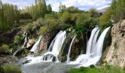 Tarih ve doğa şehri Van ilkbaharda bir başka güzel