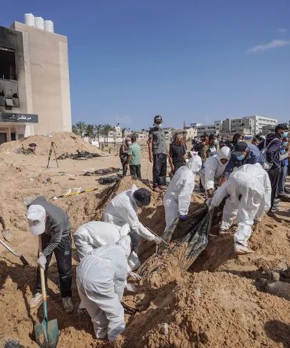 Gazze'de toplu mezarlardan çıkan ceset sayısı artıyor