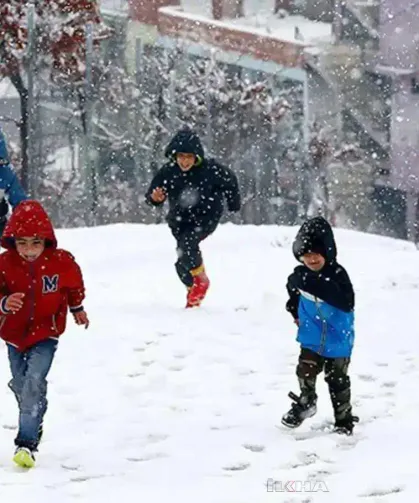 Kar yağışı nedeniyle bazı illerde eğitime ara verildi