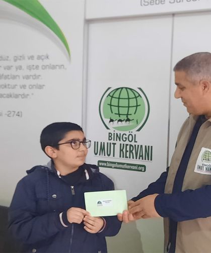 Bingöl’de minik yüreklilerden Gazze'ye anlamlı bağış