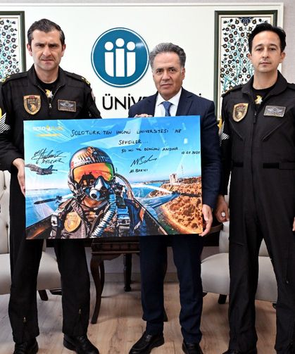 SOLOTÜRK, İnönü Üniversitesi'nde gösteri uçuşu düzenledi