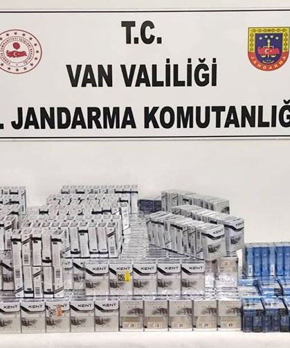 Van’da yol kontrolünde çok sayıda kaçak sigara ele geçirildi