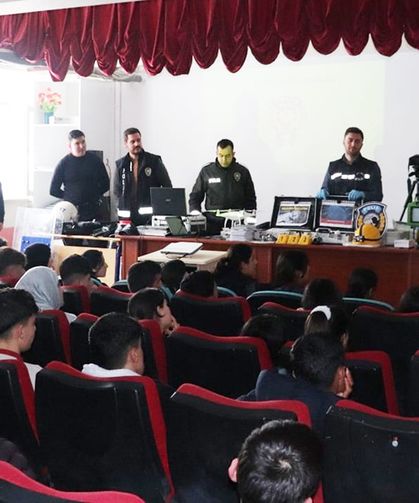 Çaldıran’da öğrencilere polislik mesleği tanıtıldı