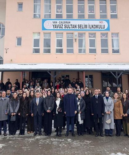 Çaldıran’da yeni öğretmenlerle eğitim değerlendirme toplantısı