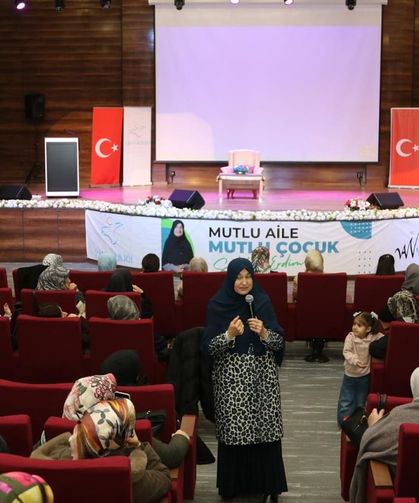 Eğitimci Saliha Erdim Van’da konferans verdi!
