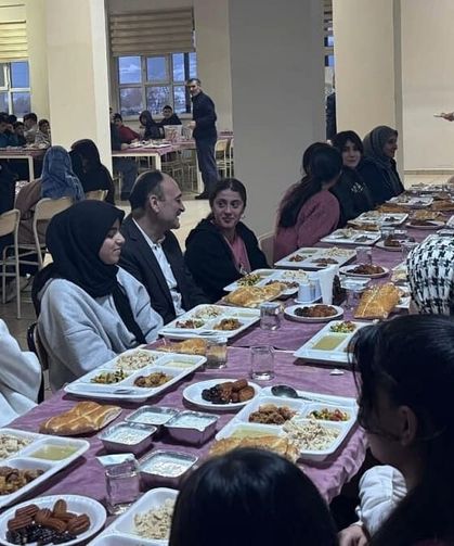 Müdür Çandıroğlu, öğrencilerle iftar yaptı
