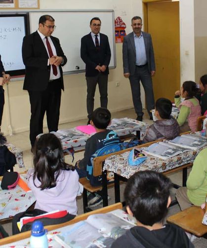 Müdür Nurses, okul ziyaretlerinde bulundu