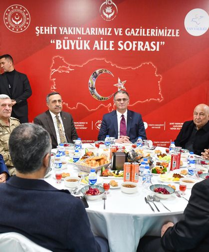 Van Valiliği ev sahipliğinde anlamlı iftar programı
