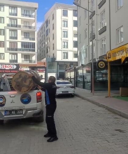 Van’da kaldırımları işgal eden malzemelere el konuldu!