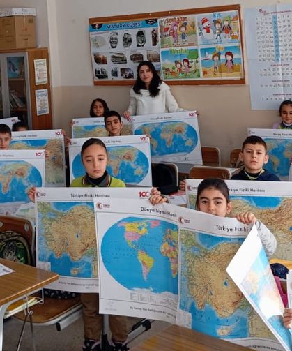 Van’da öğrencilere dünya ve Türkiye haritaları ulaştırıldı