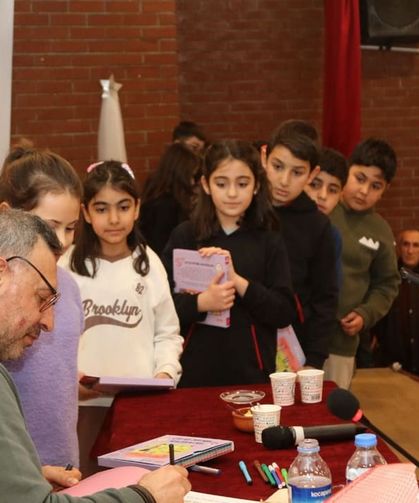 Yazar Salih Zengin Van’da okuyucuları ile buluştu