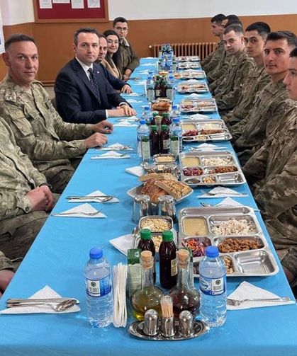 Çaldıran’da Mehmetçikle iftar buluşması