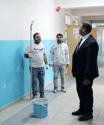 Gümüşdere İlkokulu’nda yürütülen tadilat çalışmaları incelendi