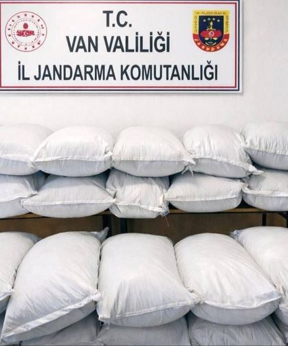 Van'da 3 milyonluk gümrük kaçağı gıda maddesi ele geçirildi