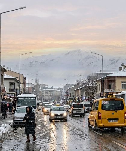 Van’da kış geri geldi: Meteoroloji’den "sulu kar" uyarısı