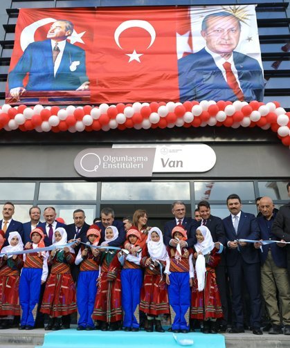Bakan Tekin Van Olgunlaşma Enstitüsü’nün yeni binasını hizmete açtı