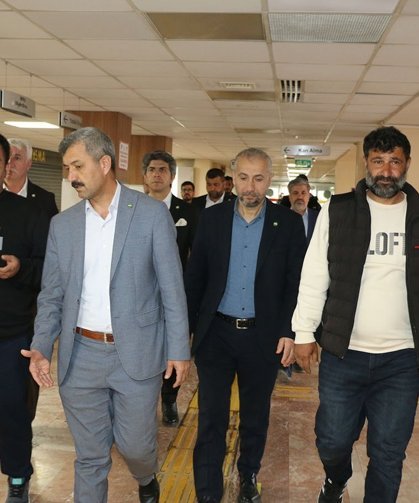 HÜDA PAR heyeti yaralı öğrenci ve öğretmenleri ziyaret etti