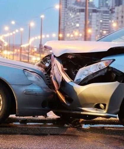 Kamyon ile otomobil çarpıştı: Ölü ve yaralılar var!