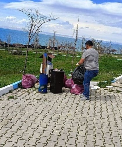 Mavi Bayraklı Halk Plajı’nda temizlik çalışması