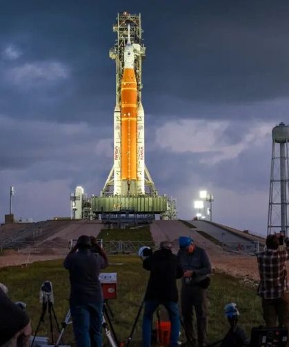 Uzayda tarihi gece: NASA yarım asır sonra Ay’a dönüyor