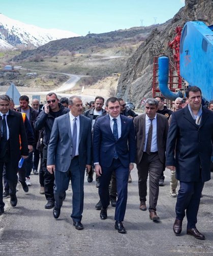Vali Taşyapan, Van- Hakkari yolunda incelemelerde bulundu