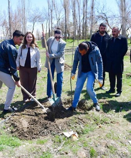 Van YYÜ’de fidan dikim etkinliği gerçekleştirildi