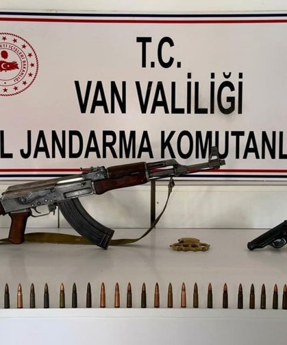 Van’da çok sayıda silah ve mühimmat ele geçirildi