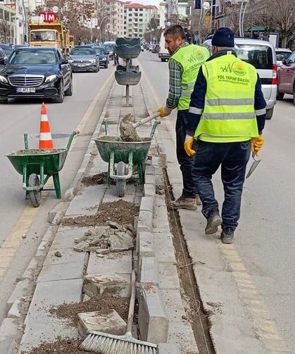 Van’da kaldırımlarda bakım-onarım çalışması