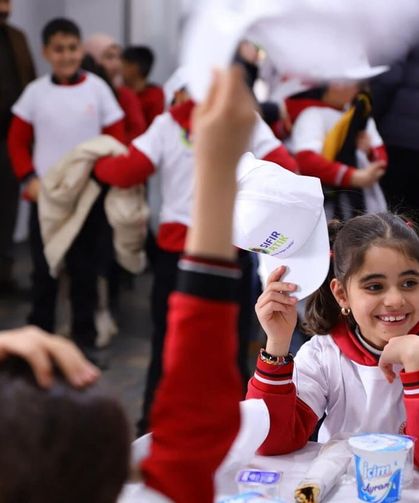 Van’da minik öğrenciler mama üretim tesislerini gezdi
