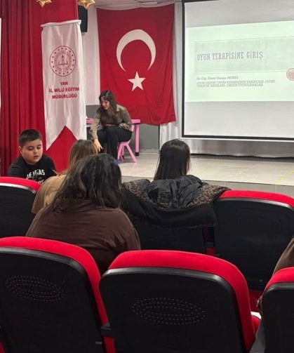 Van’da okul öncesi öğretmenlerine ‘oyun teknikleri’ eğitimi