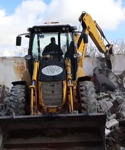 Van’da tehlike saçan metruk yapıların yıkımı sürüyor