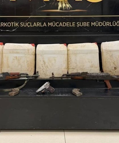 Van’da uzun namlulu silah ve çok sayıda kaçak ürün ele geçirildi!