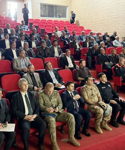 Özalp’ta muhtarlara afet ve siber suç eğitimi