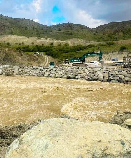 Van-Hakkari karayolundaki heyelan bölgesinde çalışmalar sürüyor