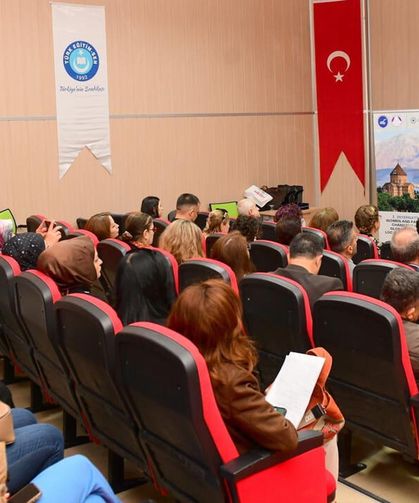Van’da Küresel Sorunlar, Yerel Dönüşümler Kongresi gerçekleştirildi
