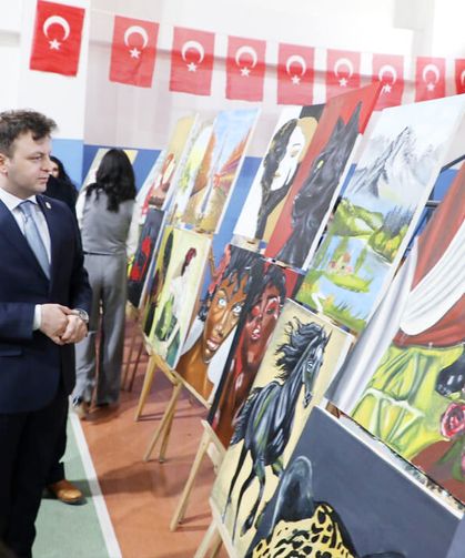 Başkale’de Hayat Boyu Öğrenme Haftası Sergisi açıldı