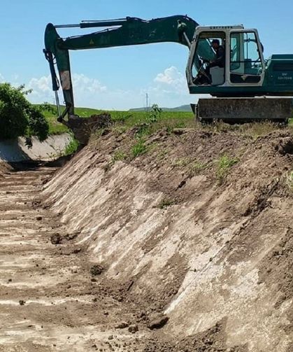 Erciş’te kanal temizliği çalışmaları sürüyor