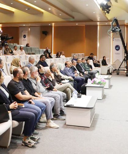 Fazlıoğlu, Van’da çağdaş insanın anlam arayışını anlattı