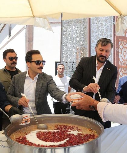 Gürpınar’da aşure dağıtıldı