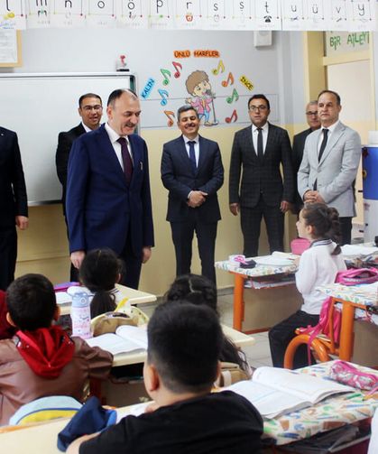 Müdür Çandıroğlu’ndan Eminpaşa İlkokulu ve Ortaokulu’na ziyaret