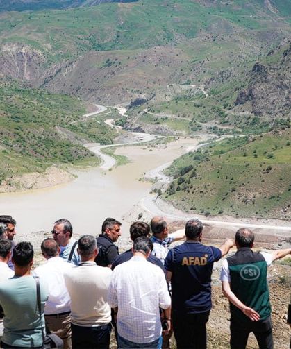Van-Hakkâri karayolundaki heyelan bölgesinde kapsamlı inceleme