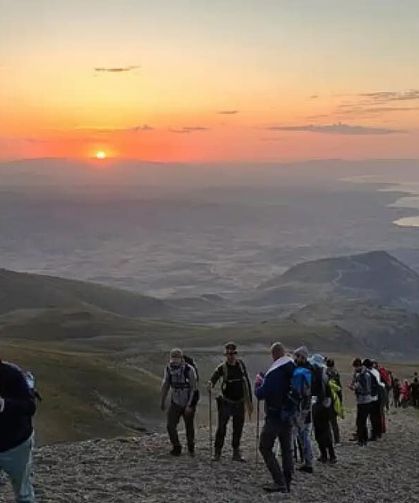 Vangölü Aktivistleri 15. Süphan Dağı zirvesine tırmanacak