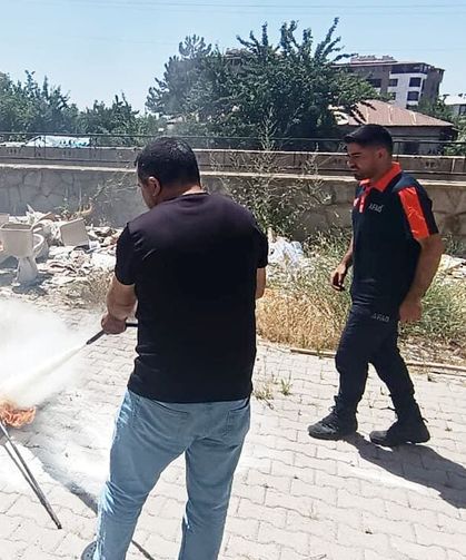 Erciş'te sağlık personeline afet eğitimi ve tahliye tatbikatı