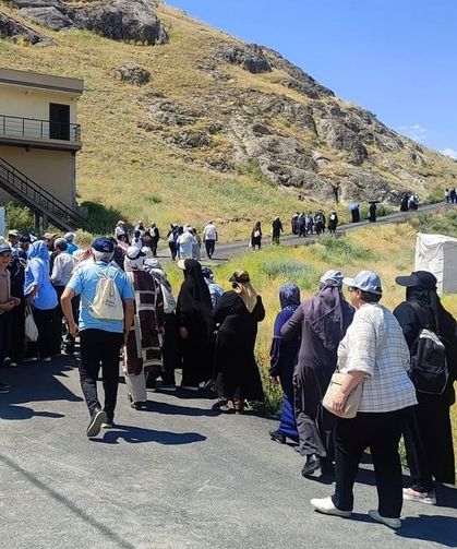 Van’da 65 yaş üstü vatandaşlar Hoşap ve Çavuştepe’yi gezdi