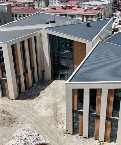Van’da kültür merkezi ve gençlik kütüphanesinde sona yaklaşıldı