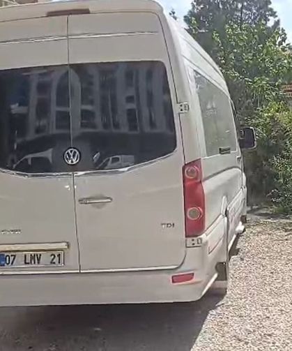Van'da sorumsuz park! Minibüsünü bırakıp ortadan kayboldu