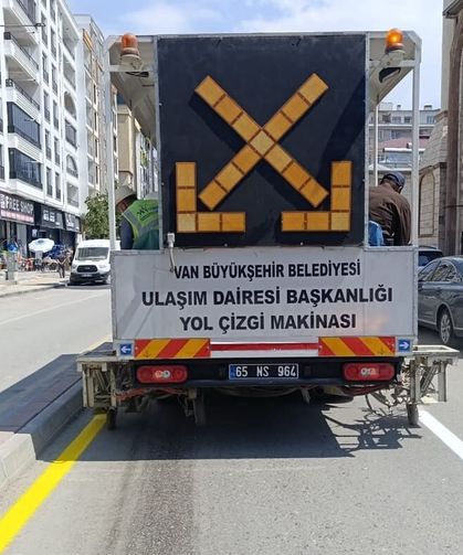 Van'da yol çizgi çalışması