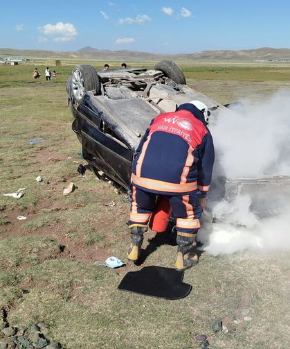 Van Özalp’ta trafik kazası: 3 kişi yaralandı